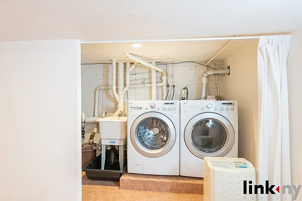 Rented by Link NY Realty | media 54