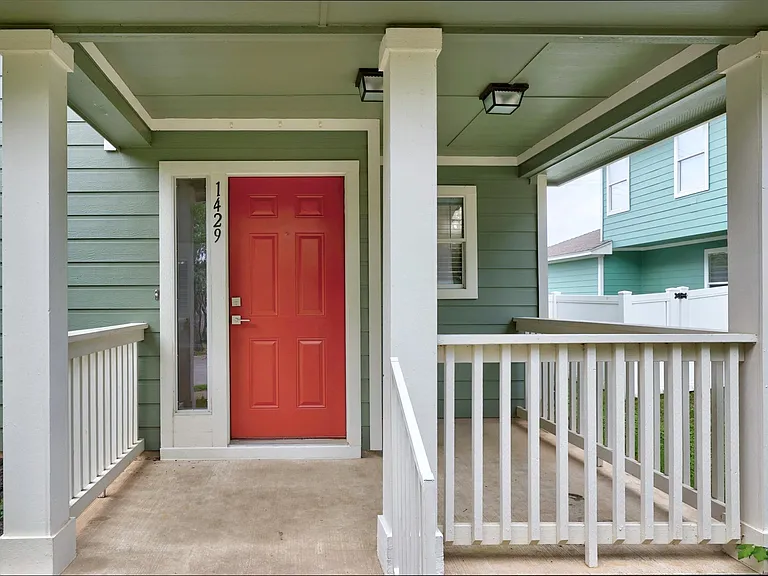 1429 Davis Mountain Loop — Photo 3