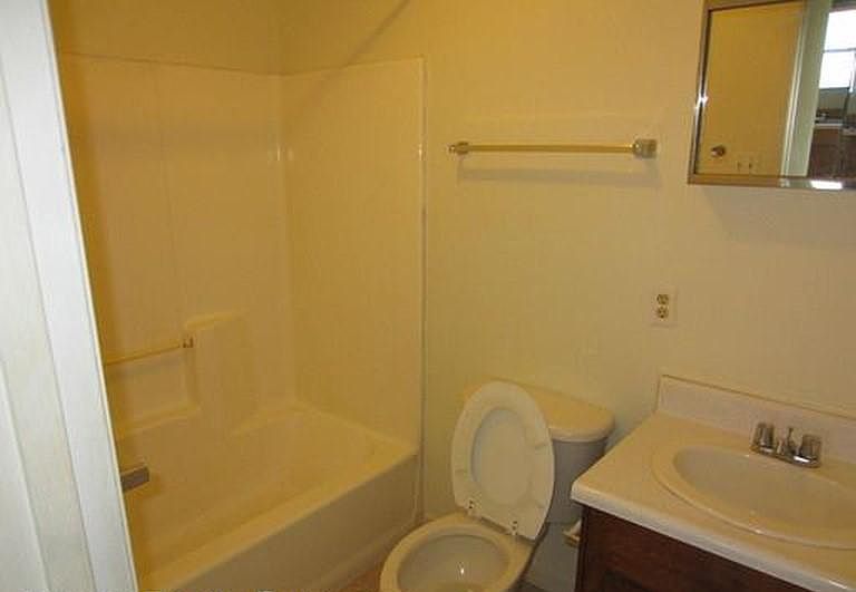 2nd image of 1605 Victory St APT A