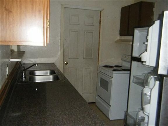 4th image of 1105 Woodbine St