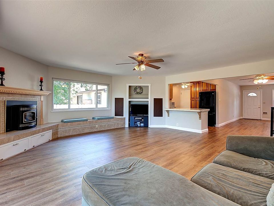 1st image of 31659 Carroll Ave