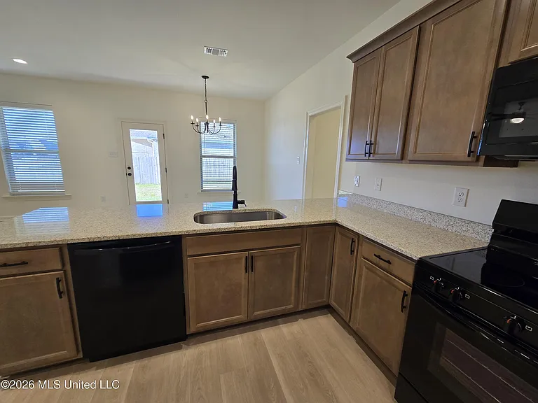 15395 Percy St — Photo 14