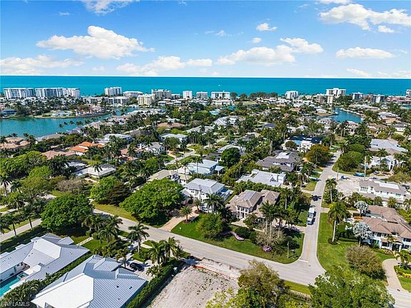 4th image of 1985 Crayton RD