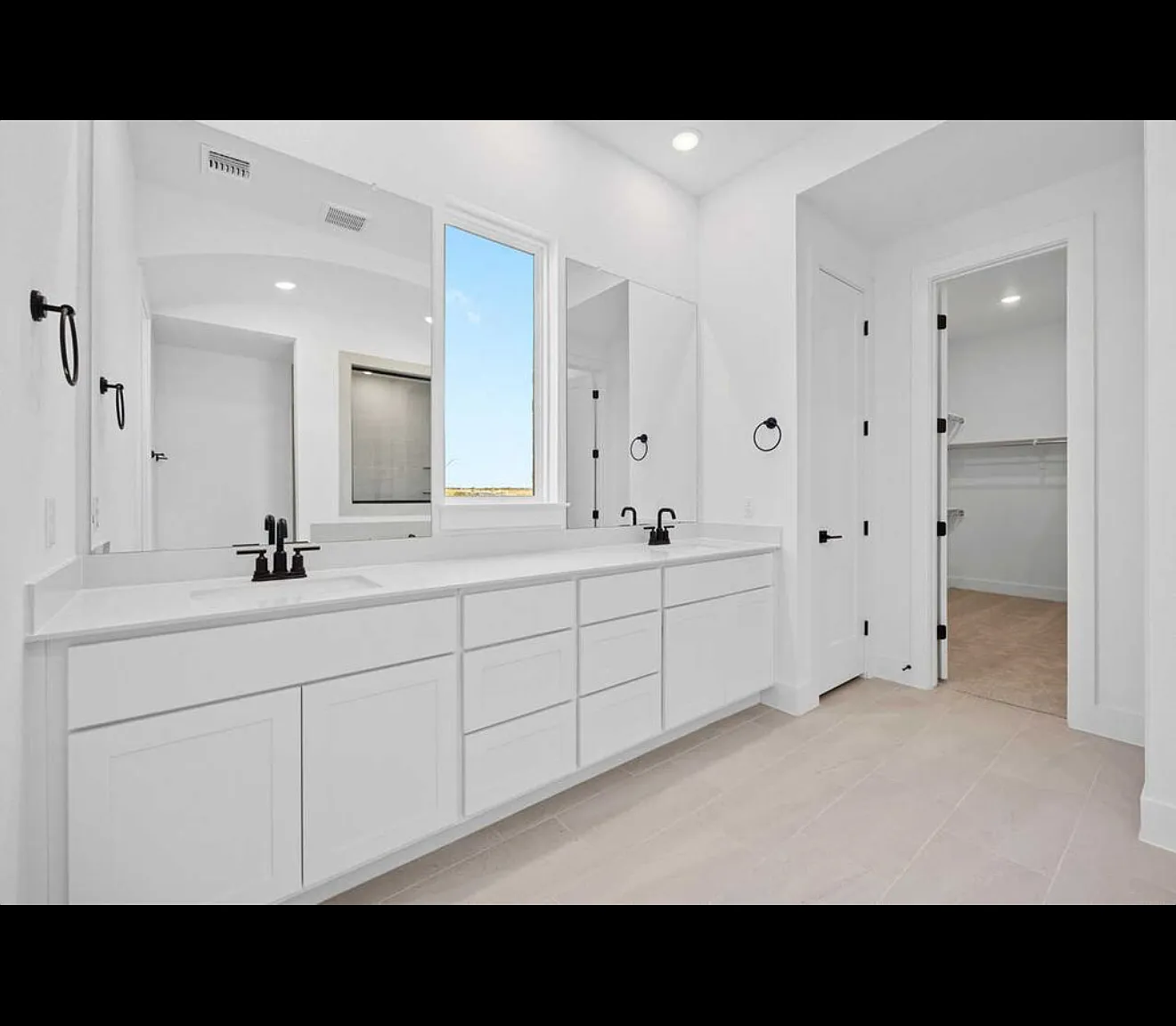 4 bed, 3526 sqft, $3,900 — Photo 1