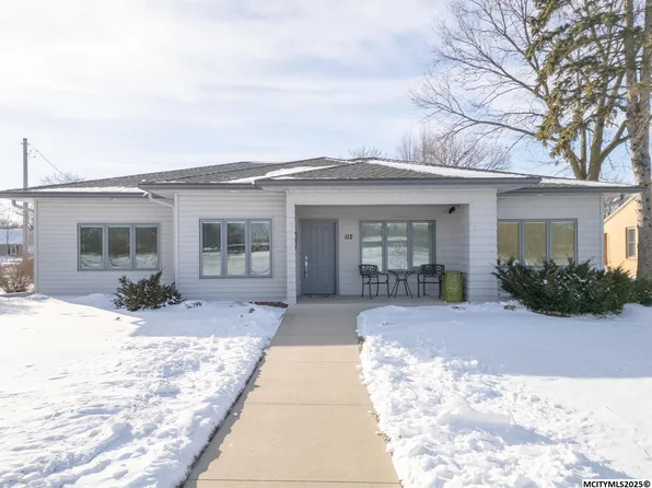 112 Brook Ter, Mason City, IA 50401