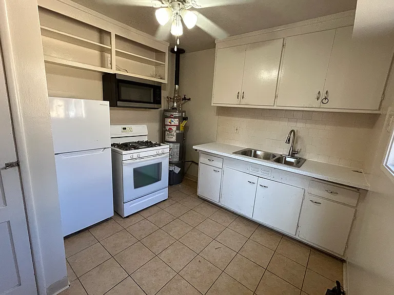 22580 Chestnut St — Photo 3