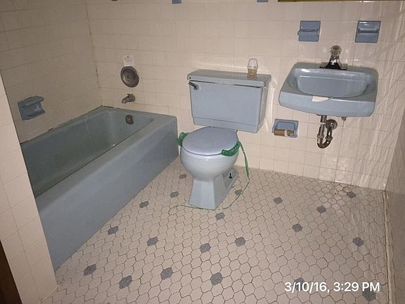 4th image of 18361 Glen Oak Ave APT 1G