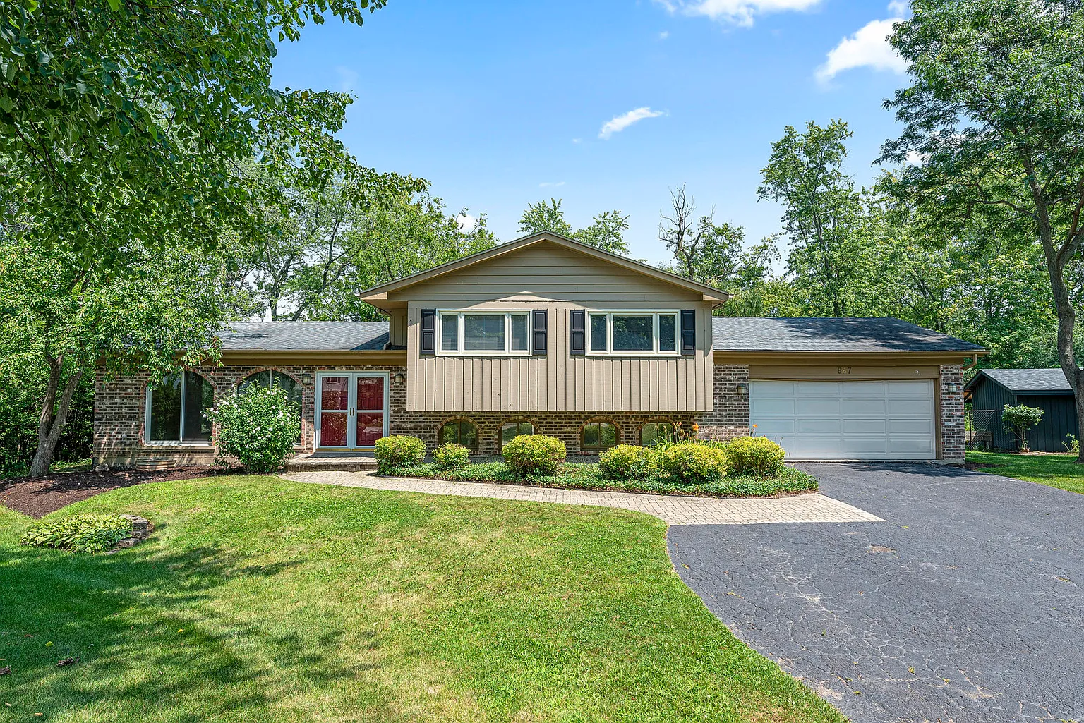 867 Woodbine Rd photo 1
