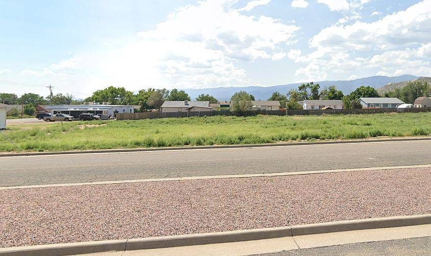 2nd image of 810 Raintree Blvd