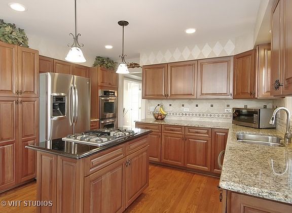 5th image of 1900 Bridlewood Dr