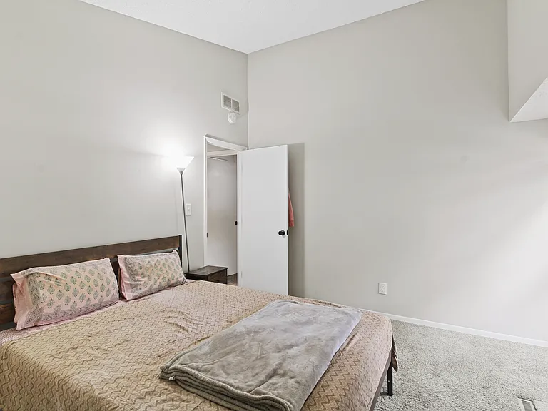 2304 Melrose Dr — Photo 20