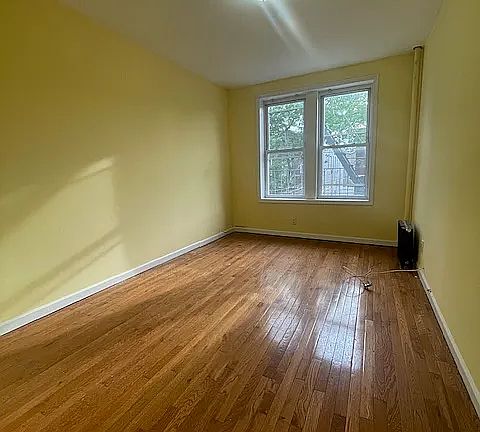 3rd image of 259 E 46th St #2F