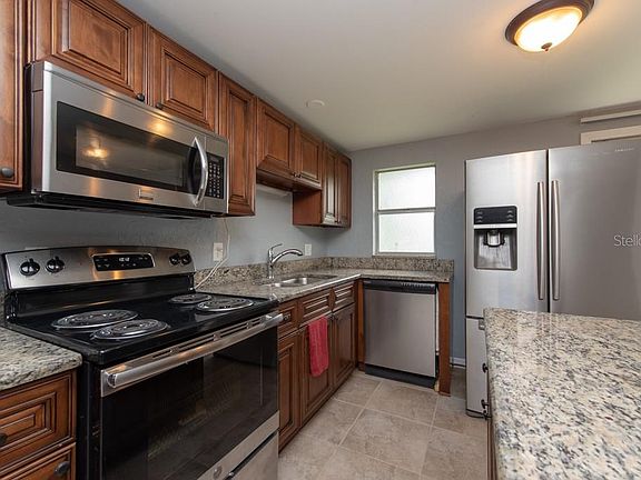 4th image of 1112 Southside Dr