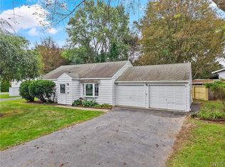 8 Homeland Rd, North Syracuse, NY 13212