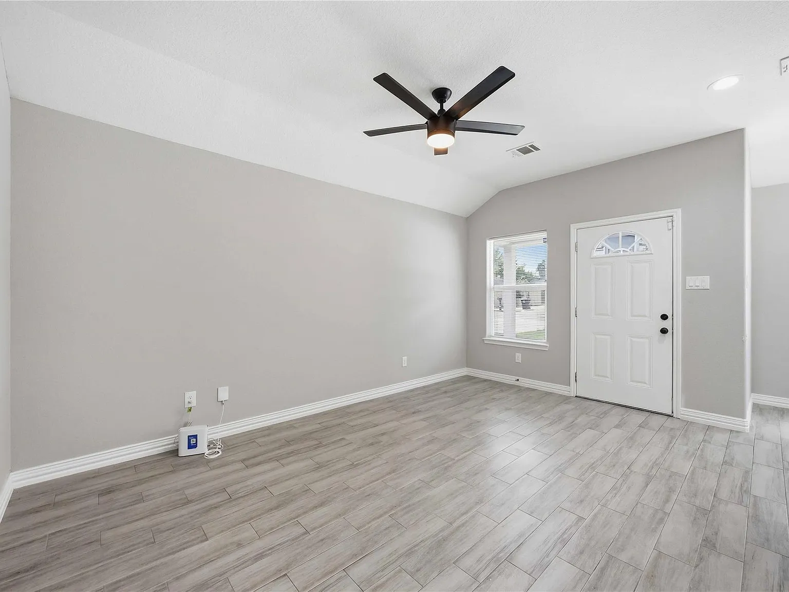 3 bed, 2.0 bath, 1100 sqft, $1,800 — Photo 3