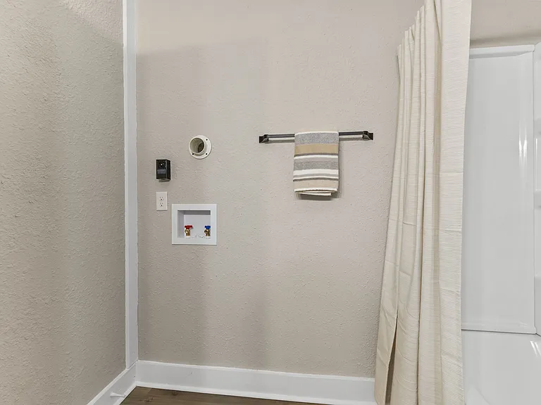 1153 Villa Ave — Photo 16