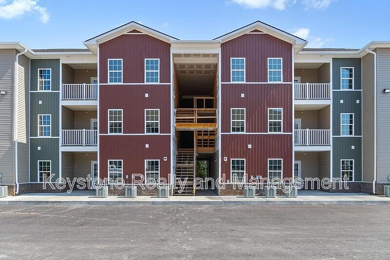 1st image of 229B E Johnson Cir #107