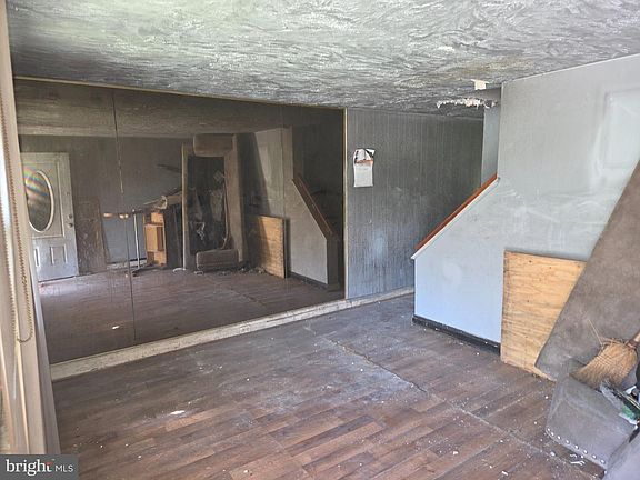 3rd image of 2524 Riggs Ave