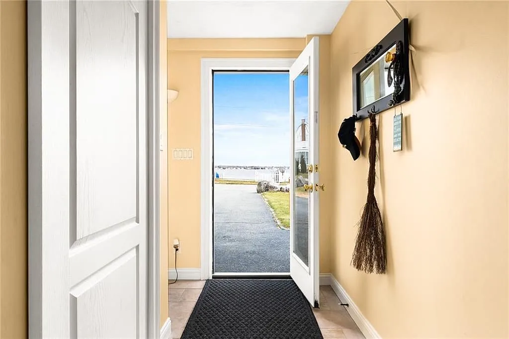 2 bed, 2.0 bath, 1432 sqft, $3,300 — Photo 4