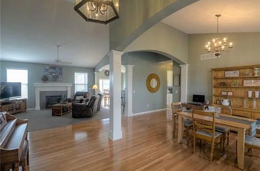 5th image of 15713 Valley View Dr