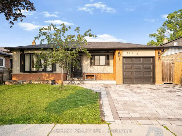 228 Michael Blvd, Whitby, ON L1N 6E6