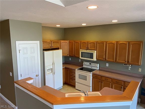 4th image of 879 Stonewater Dr