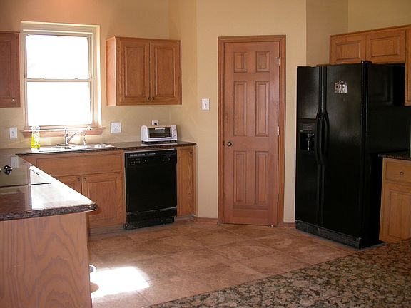 New granite counter tops and a kitchen large enough for an Iron Chef!