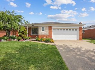7697 Carrousel Blvd, Westland, MI 48185