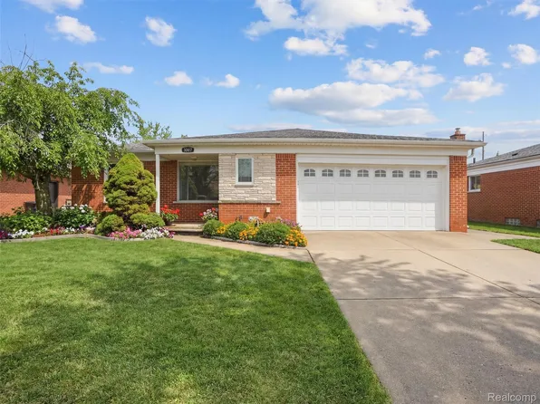 7697 Carrousel Blvd, Westland, MI 48185