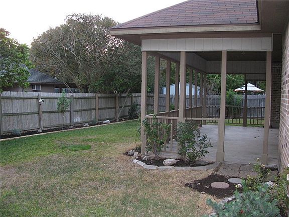 5th image of 207 Applewood Dr