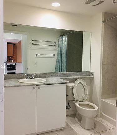 4th image of 18800 NE 29th Ave APT 610