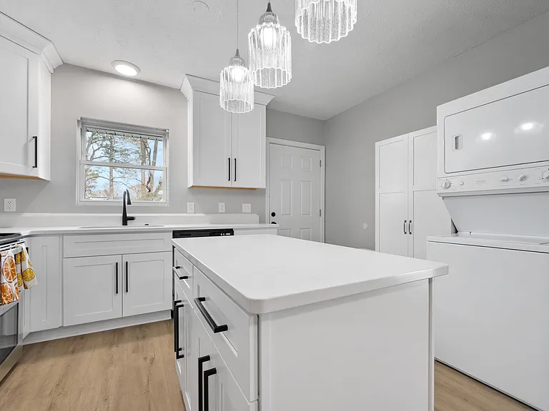 2403 E Pembroke Ave — Photo 15