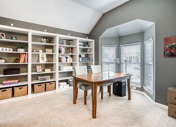 4th image of 2441 Foxwood Ln