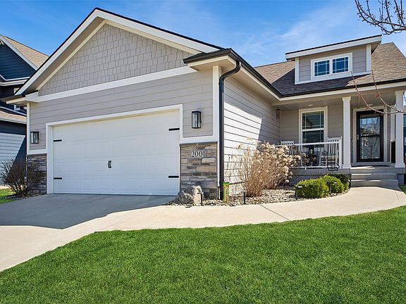 3rd image of 2001 NE Cypress Cir