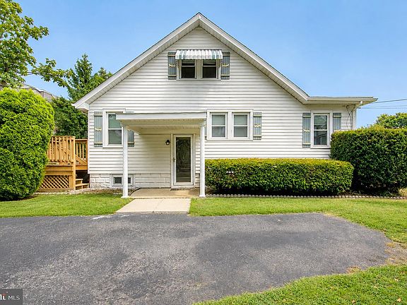4th image of 102 Woodlynne Ave
