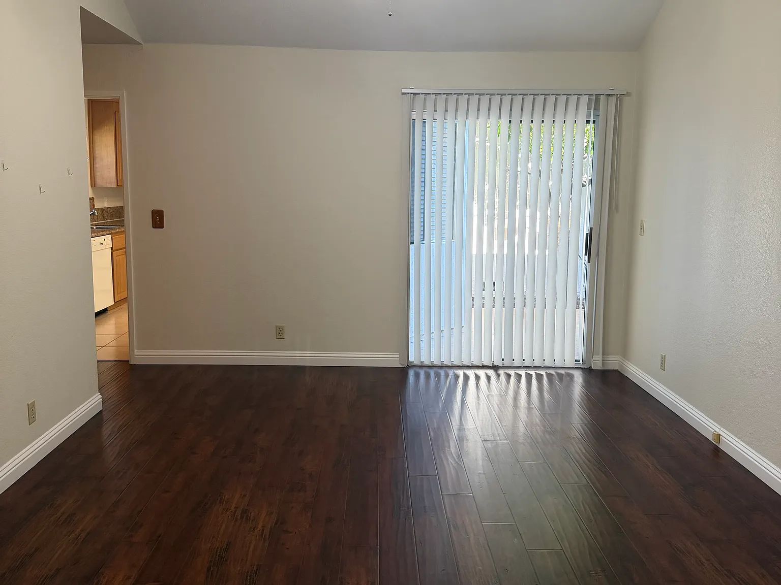 3 bed, 2.0 bath, 1543 sqft, $3,550 — Photo 2