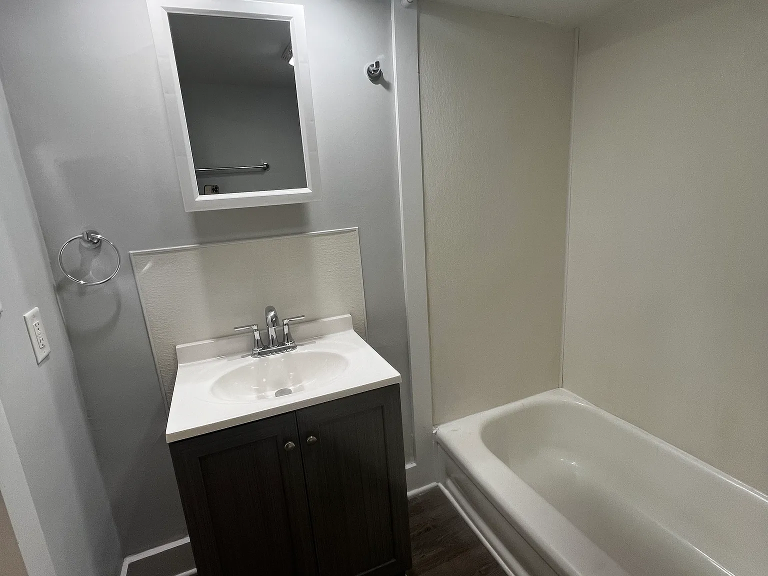 1023 N Bell St — Photo 4