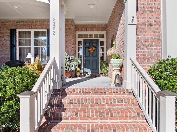 4th image of 2382 St James Drive SE