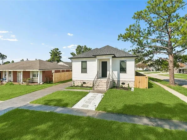 2205 Congressman Hebert St, Chalmette, LA 70043