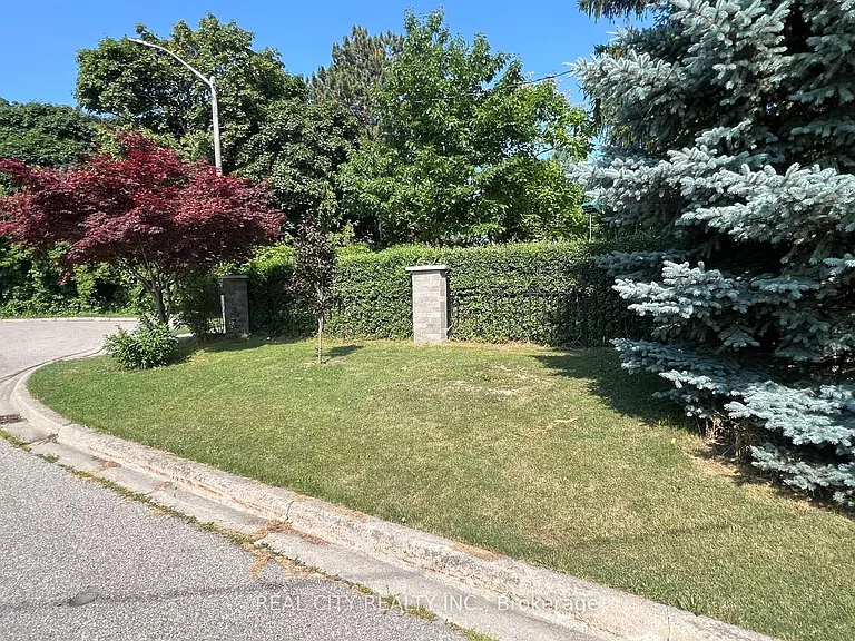 2451 Loanne Dr #LOWER — Photo 4