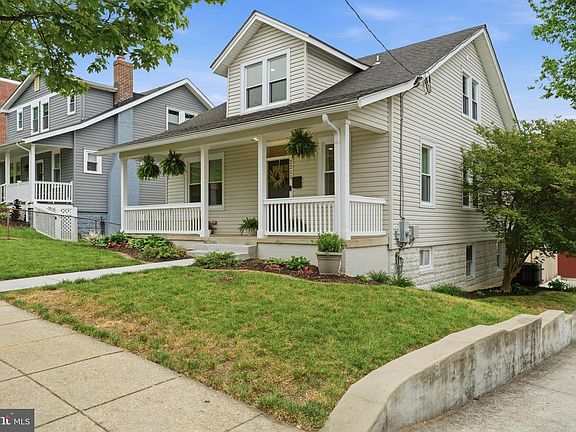 2nd image of 2211 R St SE