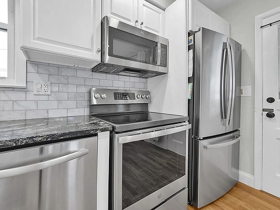 2nd image of 2375 Swansea Rd