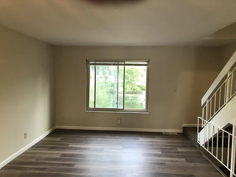 E Highline Cir — Photo 1