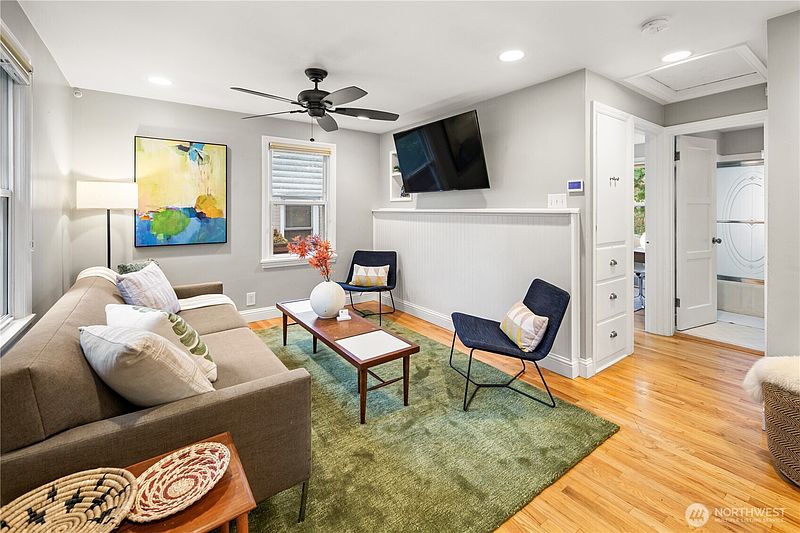 3rd image of 3825 33rd Avenue W