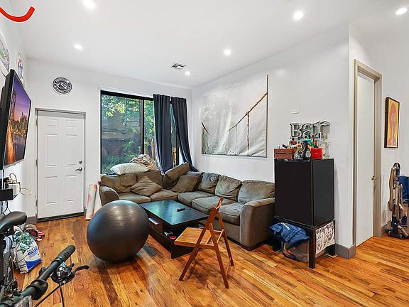 4th image of 65 Huron St APT 1A