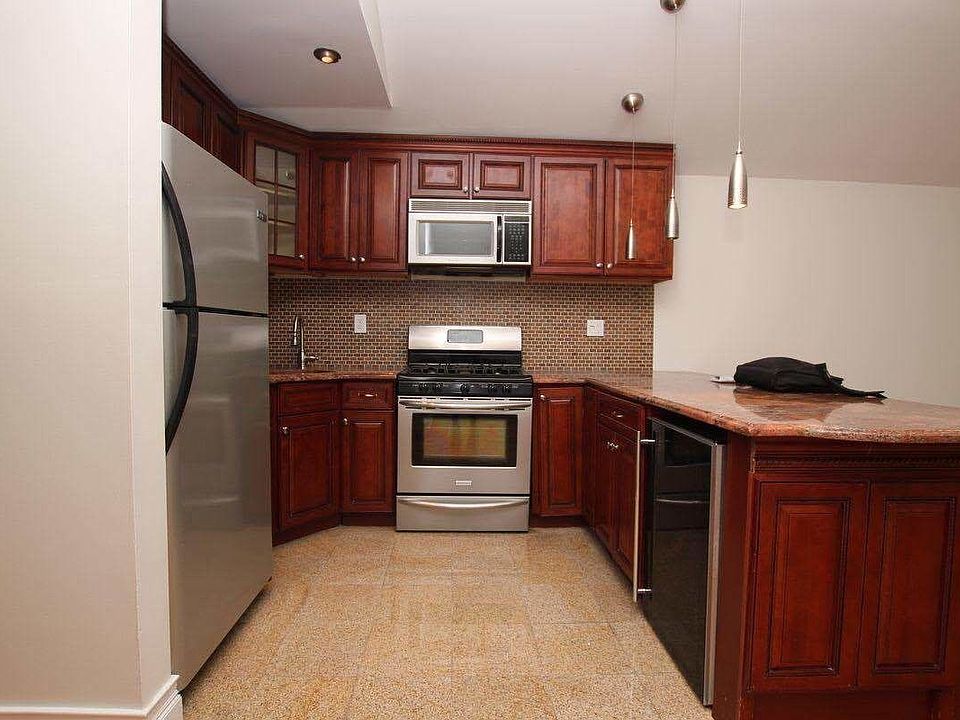 1st image of 319 Winthrop St #33