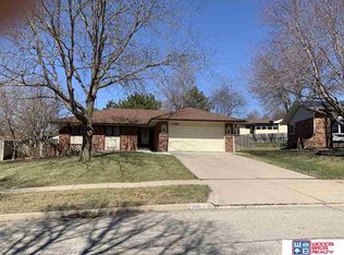 7300 Twin Oaks Rd, Lincoln, NE 68516