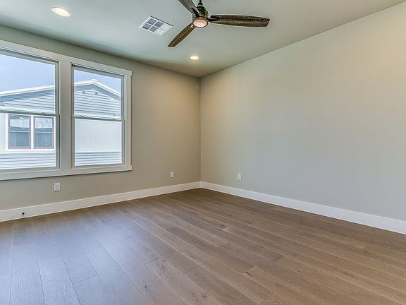 4th image of 311 E Evergreen St #18