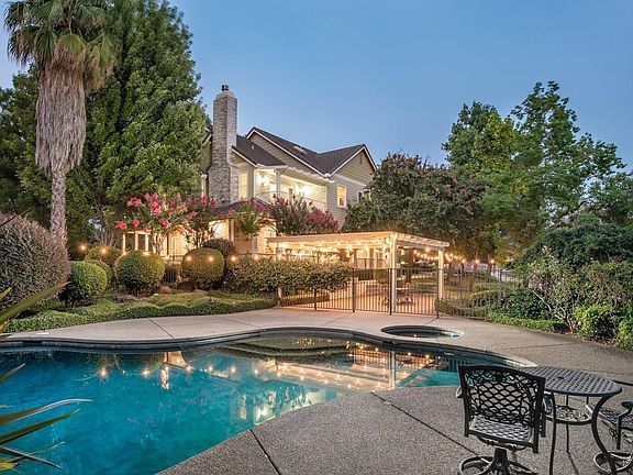 3rd image of 8070 Santini Ln