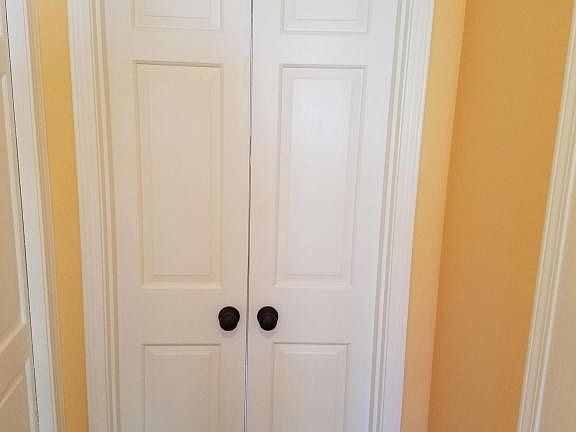 Door from Hall to Kitchen